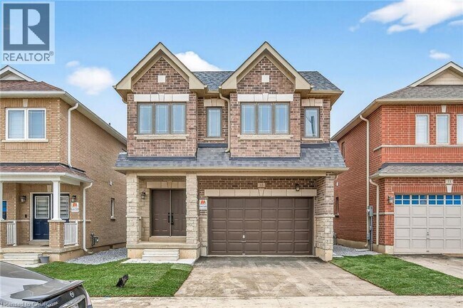 15 Huntsworth Ave in Thorold, ON - Building Photo - Building Photo