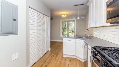 2337 W Ainslie St in Chicago, IL - Building Photo - Building Photo