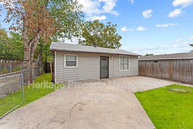 315 Pool Dr in San Antonio, TX - Building Photo - Building Photo