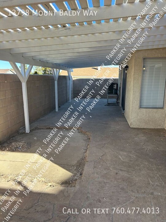 13798 Mt Baldy Way in Victorville, CA - Building Photo