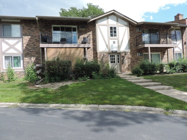 9S025 Lake Dr in Willowbrook, IL - Building Photo - Building Photo