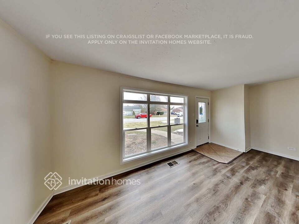 316 Neola St in Park Forest, IL - Building Photo