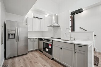 158 Walnut St in Montclair, NJ - Building Photo - Building Photo