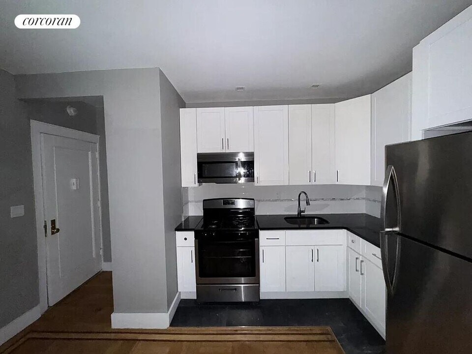 92 E 53rd St in Brooklyn, NY - Building Photo