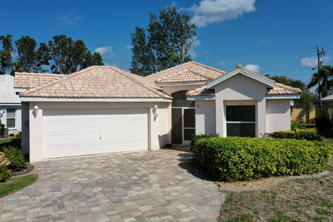 2040 King Tarpon Dr in Punta Gorda, FL - Building Photo