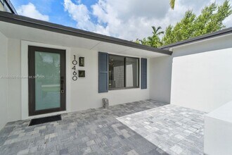 10460 SW 93rd St in Miami, FL - Building Photo - Building Photo