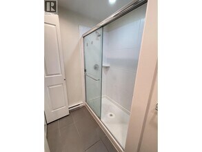 4880 Bennett St in Burnaby, BC - Building Photo - Building Photo