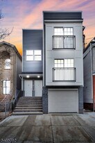 225 S 9th St in Newark, NJ - Building Photo