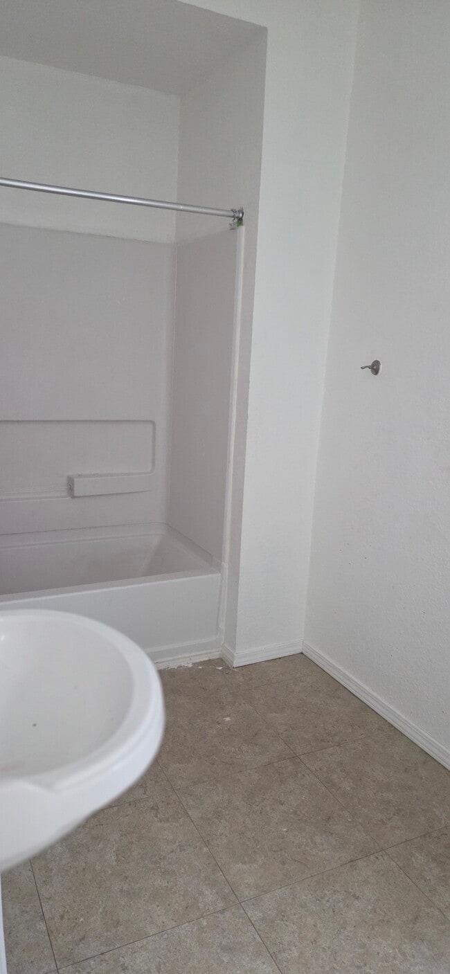 1912 Mead St, Unit 1912 Mead St in Racine, WI - Foto de edificio - Building Photo