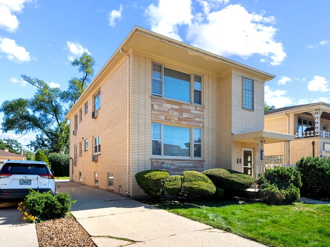 property at 735 N Northwest Hwy