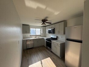 1224 Washington Pike in Bridgeville, PA - Building Photo - Building Photo
