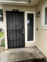 748 W Hemlock St in Port Hueneme, CA - Building Photo