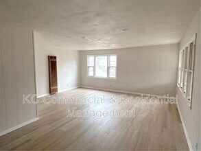 802 E 75th Terrace in Kansas City, MO - Foto de edificio - Building Photo