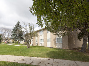 Prairie View Apartments in North Chicago, IL - Building Photo - Building Photo