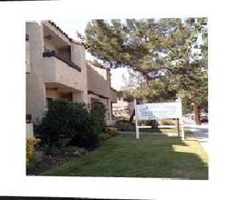 Castaic Lake Apartments in Castaic, CA - Building Photo - Building Photo