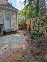 5223 Valley Stream Rd in Charlotte, NC - Foto de edificio - Building Photo