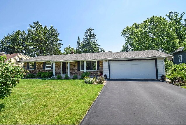 1340 Harvey Ave in Brookfield, WI - Foto de edificio