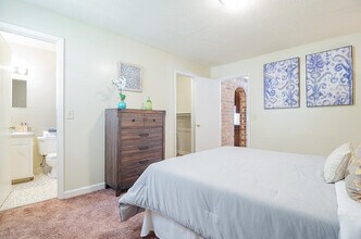 Willow Lake Apartments in North Charleston, SC - Building Photo - Building Photo