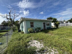 1926 NW 84th St in Miami, FL - Building Photo - Building Photo