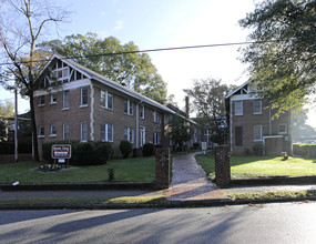 Roane Oaks Apartments in Atlanta, GA - Building Photo - Building Photo