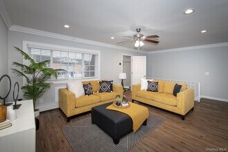 70 Philip Walk in Babylon, NY - Building Photo - Building Photo