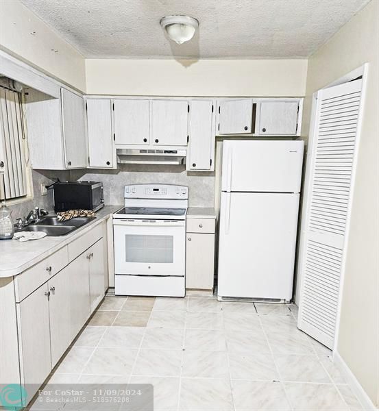 5420 NW 17th St in Lauderhill, FL - Foto de edificio