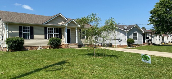 416 Woodale Dr in Clarksville, TN - Building Photo - Building Photo