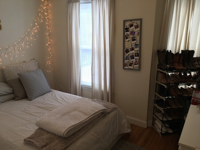 11 Leverett St, Unit 3 in Brookline, MA - Foto de edificio - Building Photo