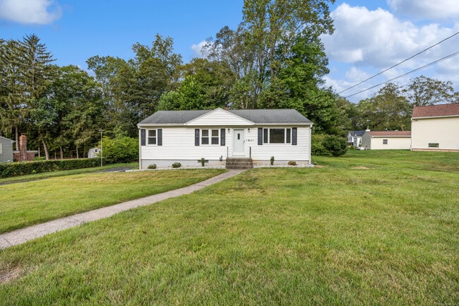 1325 Avon Blvd in Cheshire, CT - Building Photo - Building Photo