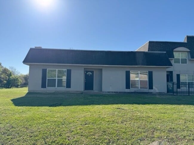 3065 Willow Pl in Beaumont, TX - Building Photo - Building Photo