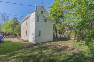 917 Sylvan Ave in Ann Arbor, MI - Building Photo - Building Photo