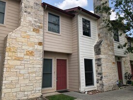 6900 E Riverside Dr in Austin, TX - Building Photo