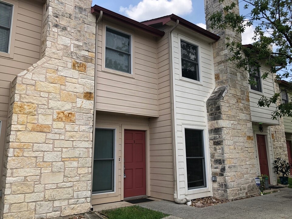 6900 E Riverside Dr in Austin, TX - Building Photo