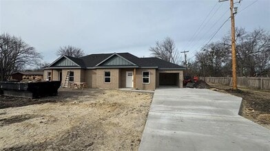 502 W Sanger St in Celeste, TX - Building Photo - Building Photo
