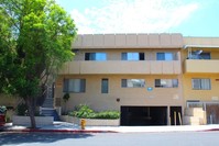 1033 N Genesee Ave in West Hollywood, CA - Foto de edificio - Building Photo