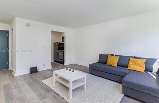 143 SW 9th St in Miami, FL - Building Photo