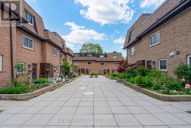 20 Hainford St in Toronto, ON - Building Photo - Building Photo