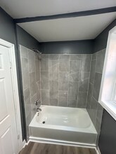 217 Parker Ave, Unit 2 in Oaklyn, NJ - Foto de edificio - Building Photo