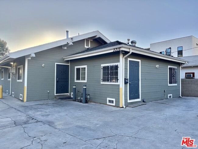 property at 938 S Harvard Blvd