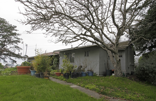 3503 Petaluma Blvd N in Petaluma, CA - Building Photo - Building Photo