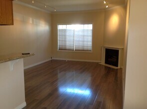 10922 Bloomfield St in North Hollywood, CA - Foto de edificio - Building Photo
