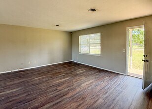 817 S Kelly Ave in Edmond, OK - Foto de edificio - Building Photo