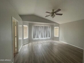7333 W Elwood St in Phoenix, AZ - Building Photo - Building Photo