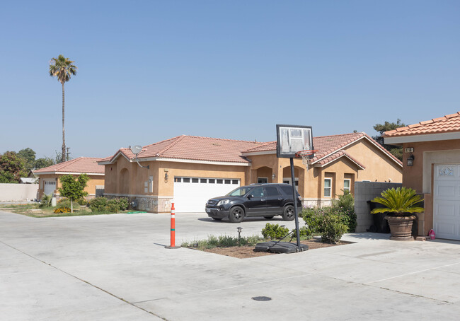 9272 Olive St in Fontana, CA - Building Photo - Building Photo