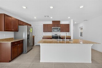 4727 Mystic Quartz Ct in Las Vegas, NV - Foto de edificio - Building Photo