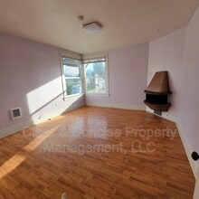 298 E Oregon Ave in Creswell, OR - Building Photo - Building Photo