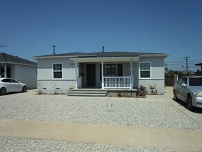 1907 W 154th Pl, Unit B in Gardena, CA - Foto de edificio - Building Photo