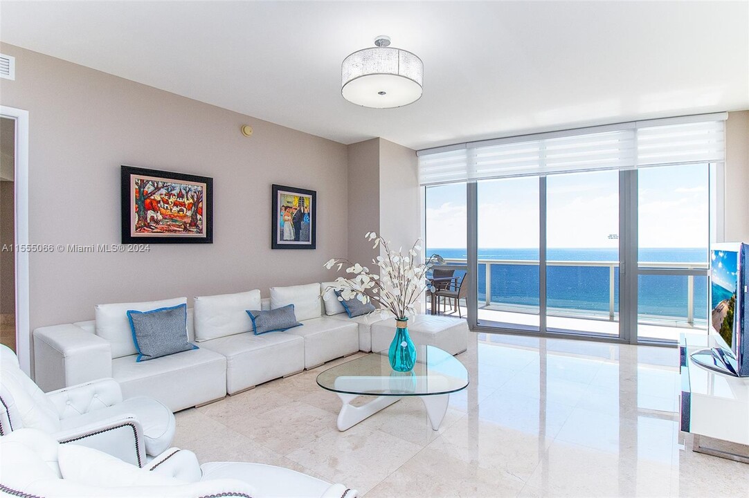 15901 Collins Ave, Unit 1607 in Sunny Isles Beach, FL - Foto de edificio