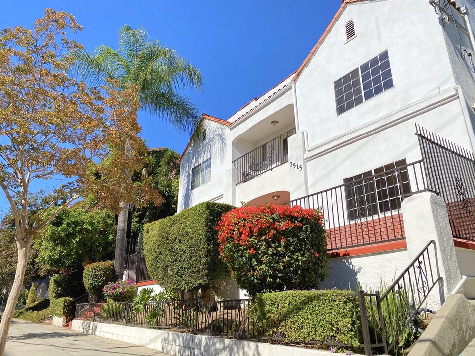 7515 De Longpre Ave in Los Angeles, CA - Building Photo