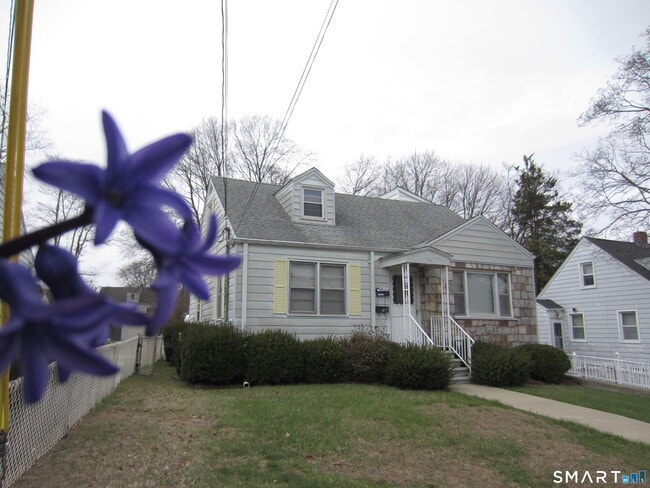 16 Church St in East Haven, CT - Building Photo - Building Photo